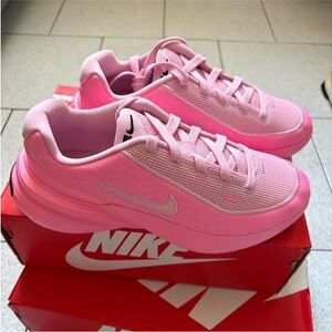 Nike women’s Uplift Pink Sneakers size 8